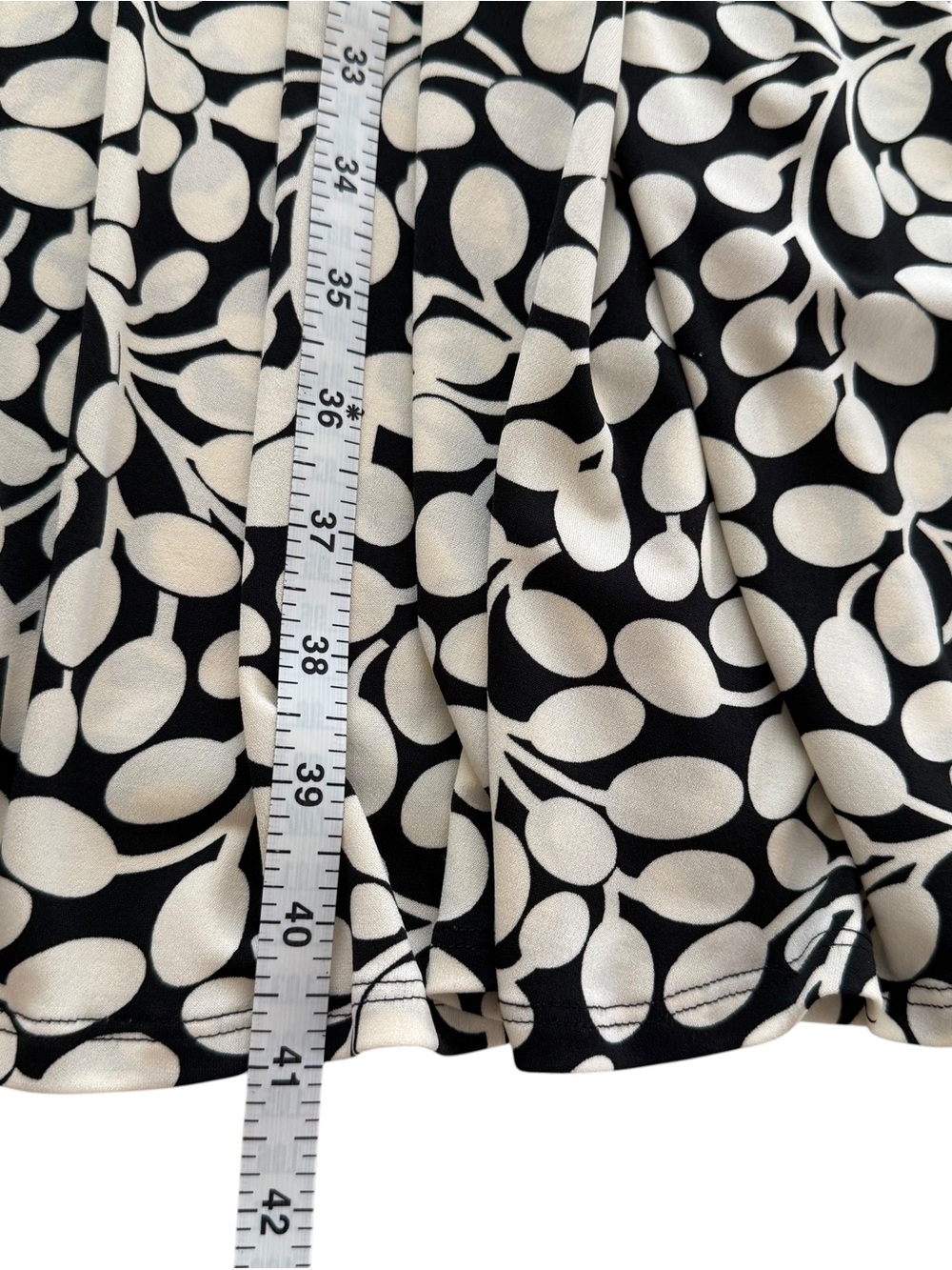 Maggy London Black and White Floral Leaf Print Surplice Empire Waist Dress NWT - Picture 6 of 8
